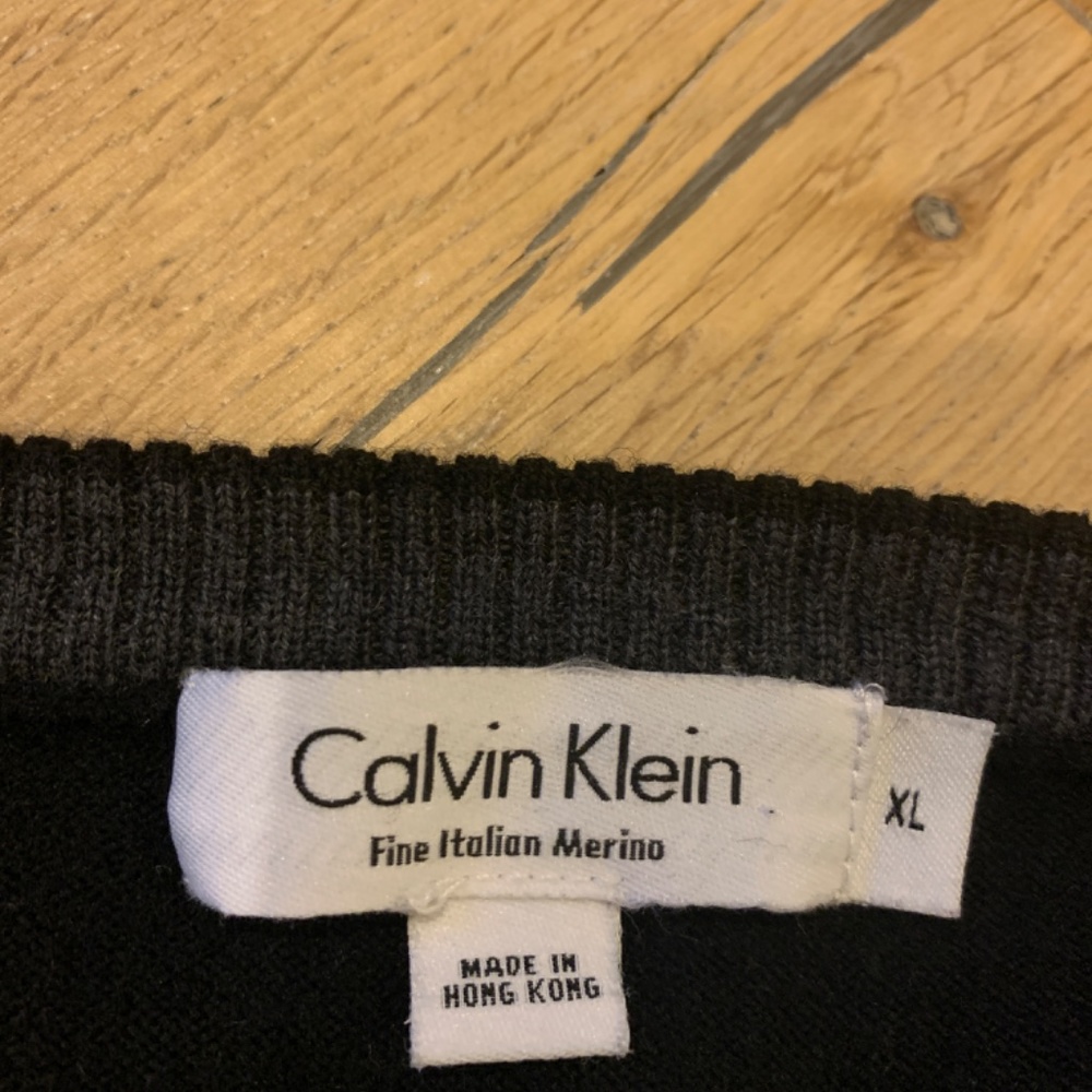 Calvin Klein - Picture 2 of 2